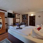 Гостевой дом Zum Alten Schulhaus 3*