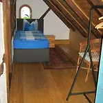 Zum Alten Schulhaus Гостевой дом Бург