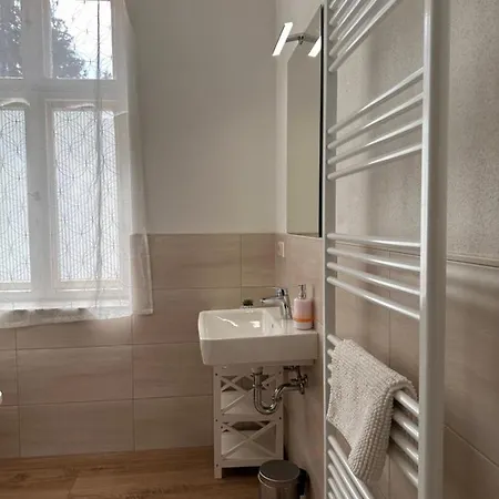 Zum Alten Schulhaus 3*