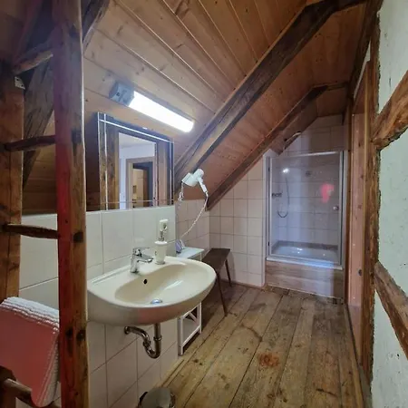 Πανσιόν Zum Alten Schulhaus 3*