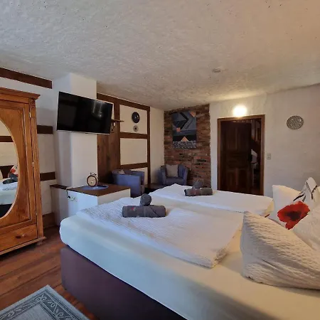 Πανσιόν Zum Alten Schulhaus 3*