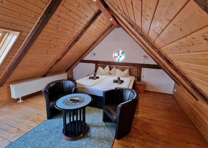 Zum Alten Schulhaus 3*