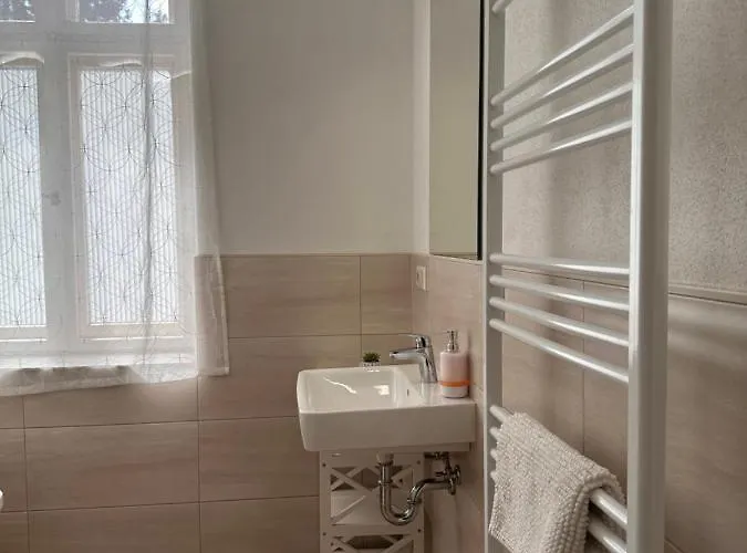 Zum Alten Schulhaus 3*