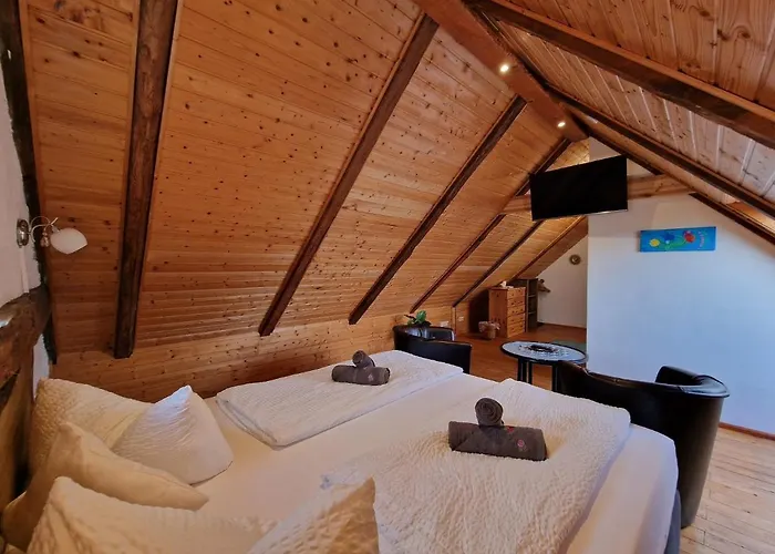 Zum Alten Schulhaus 3*